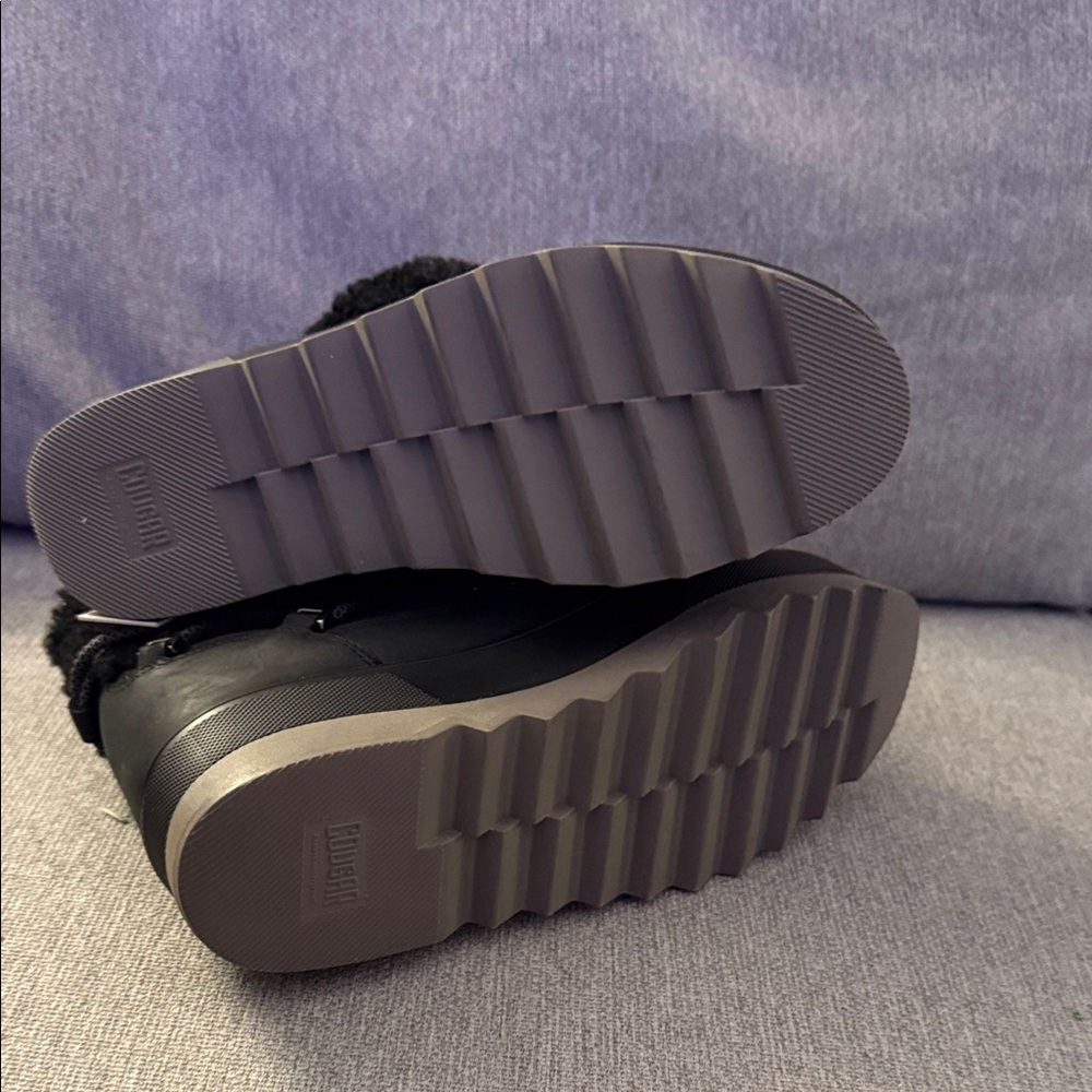 Cougar Black Winter Boots with Gray Accents - Picture 7 of 8
